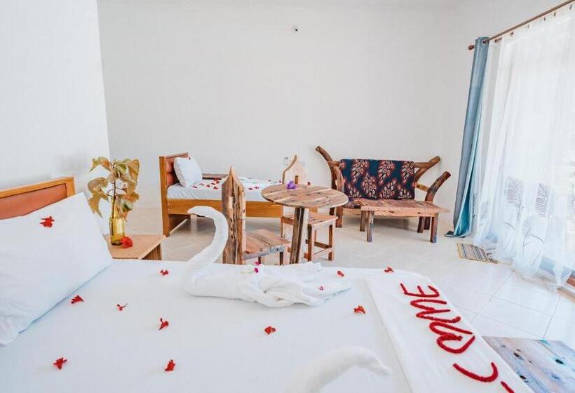 스탠다드 트리플 룸 풀장 전망, Bella Vista Resort Zanzibar