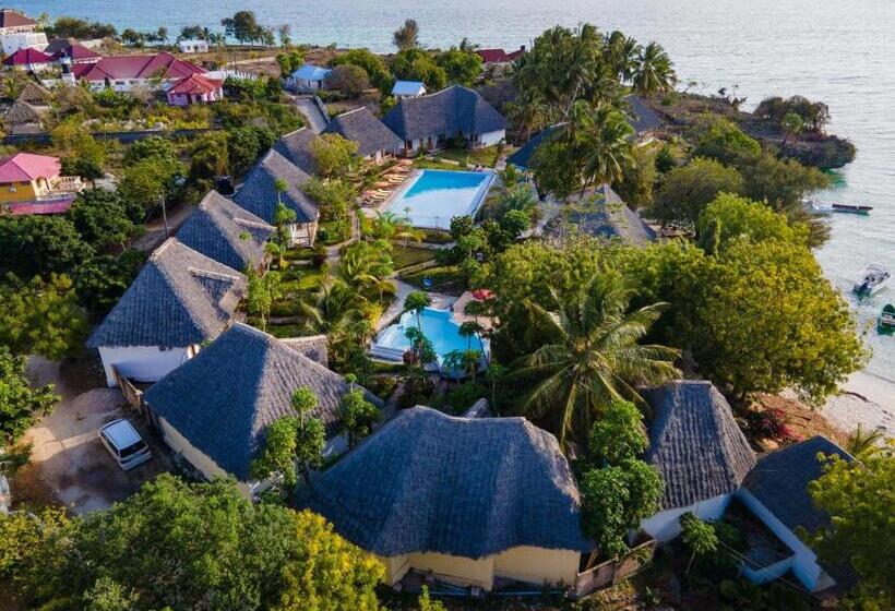 스탠다드 트리플 룸 풀장 전망, Bella Vista Resort Zanzibar