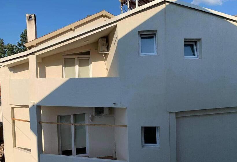 استودیو خانوادگی, Stella Apartments