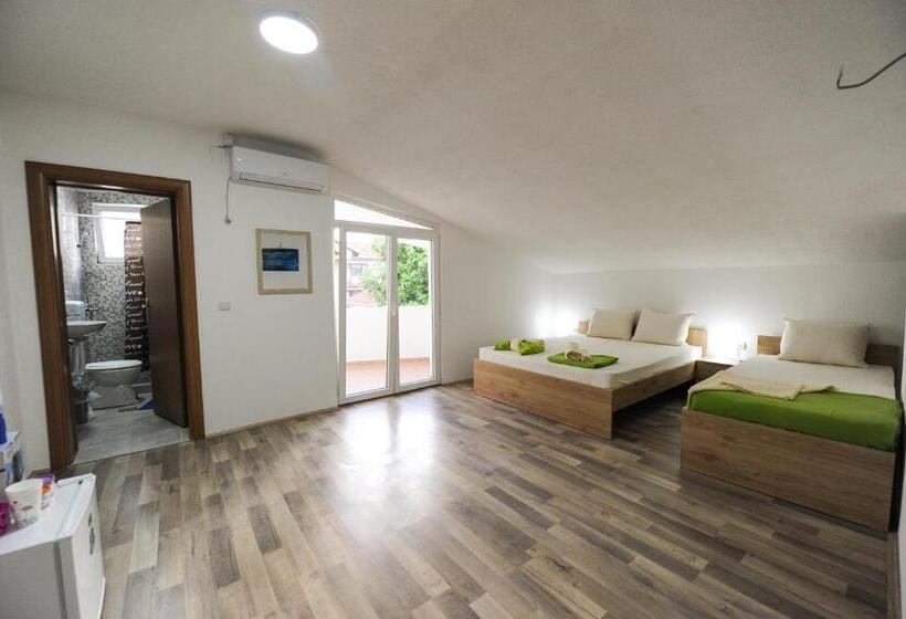 استودیو استاندارد با بالکن, Stella Apartments