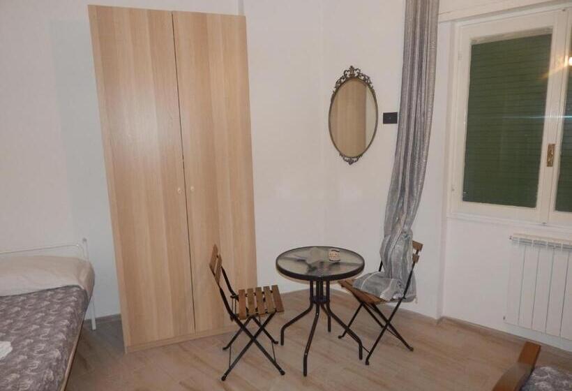 اتاق استاندارد سه نفره, Guest House Berzefi