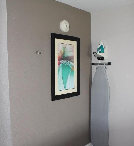 스탠다드 룸 킹사이즈 침대, Quality Inn & Suites Port Arthur  Nederland