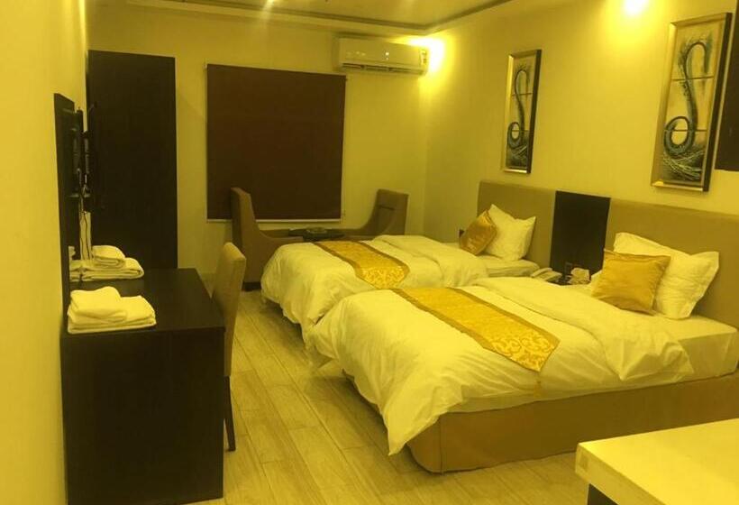 اتاق اکونومی, Nourth House Apart