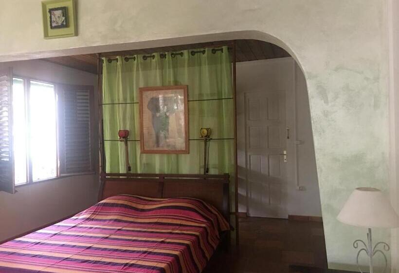 اتاق استاندارد سه نفره, Les Gîtes De La Lézarde