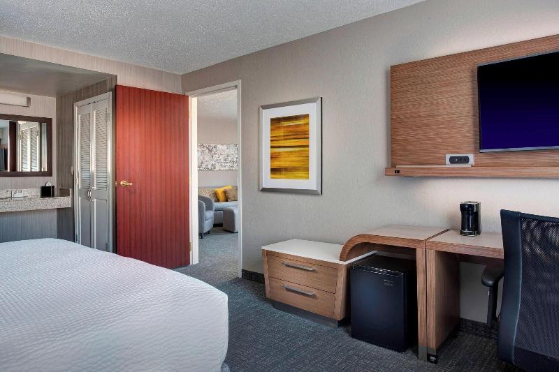 اتاق استاندارد با تخت بزرگ, Courtyard By Marriott New Orleans Warehouse Arts District