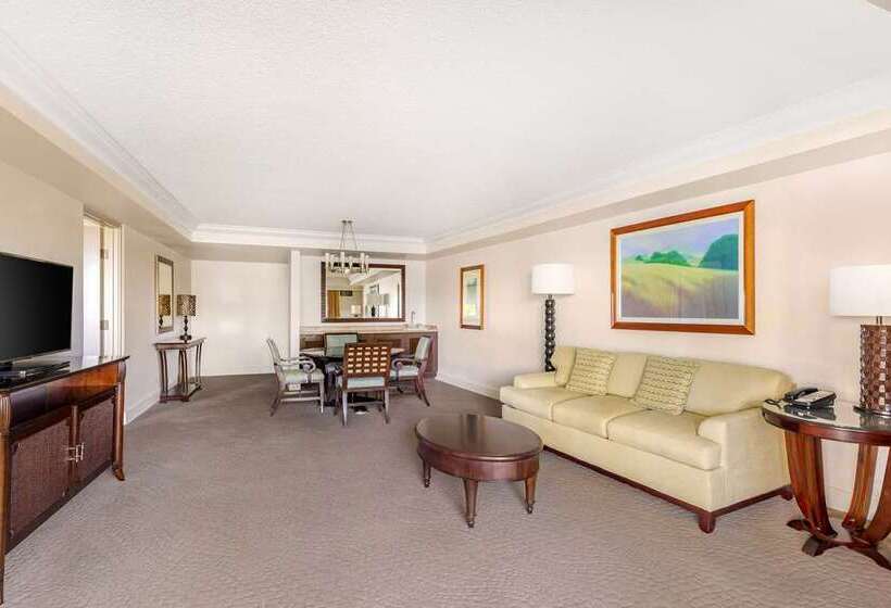 스탠다드 룸 킹사이즈 침대, Hilton Clark Sun Valley Resort