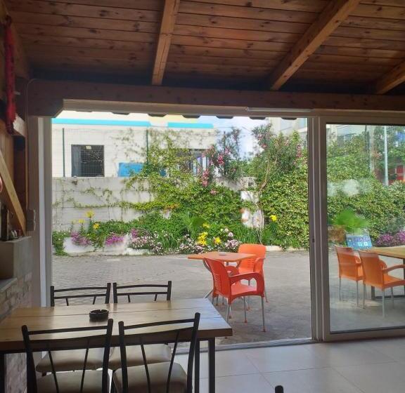 Семейное Студио, Rooms And Apartments Analipsi