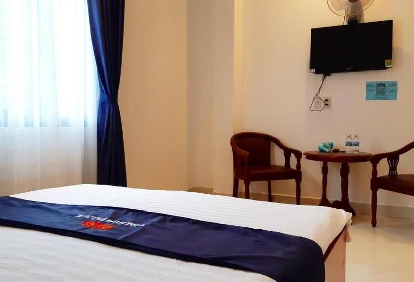 اتاق استاندارد با تخت بزرگ, Tôm Hùm Palace