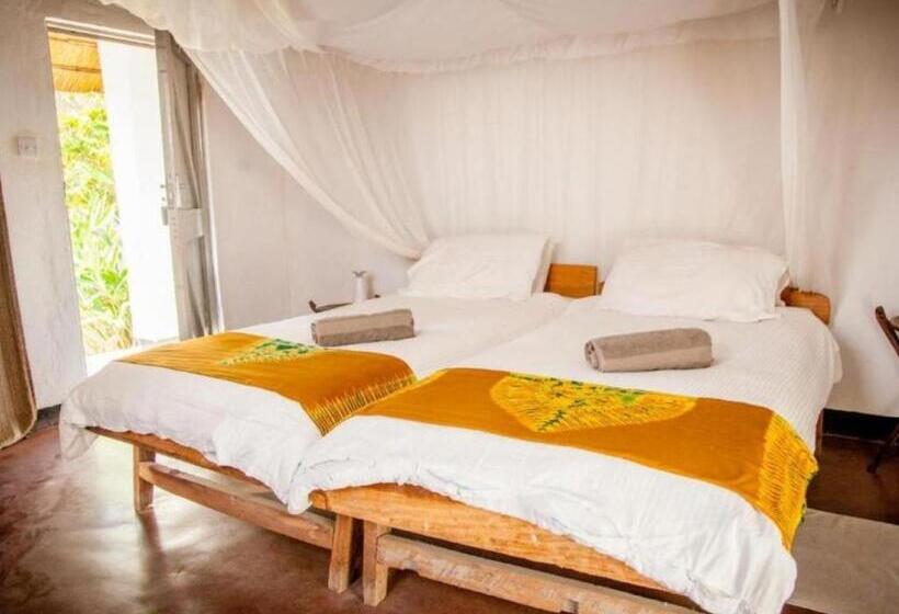 اتاق استاندارد با چشم‌انداز باغ, Thumbi View Lodge
