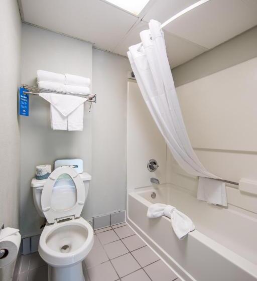 스탠다드 룸 킹사이즈 침대, Days Inn & Suites By Wyndham Jekyll Island