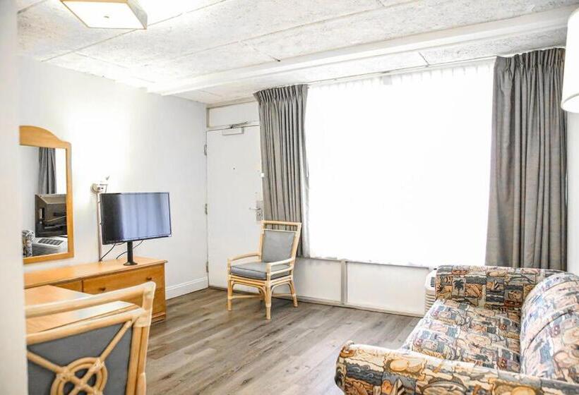 스위트 킹사이즈 침대, Days Inn & Suites By Wyndham Jekyll Island