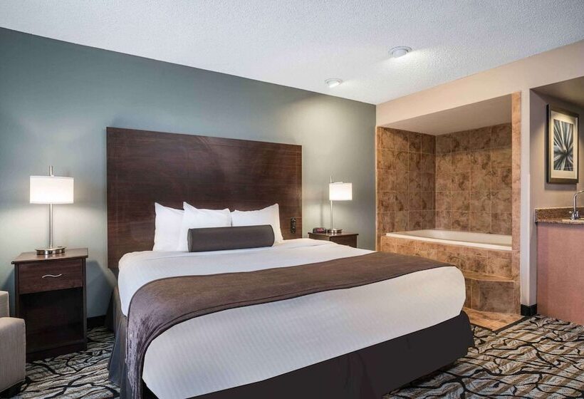 Номер бизнес-класса, Days Inn & Suites By Wyndham Wausau