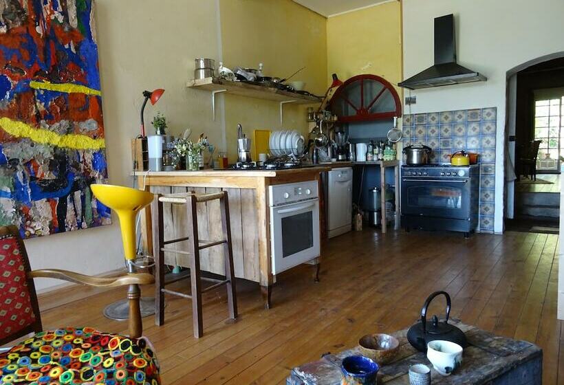 Кровать в Общей Комнате, Chambre D'hotes Saint Michel Pour Pelerins