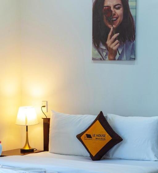 استودیوی استاندارد, Le House Hotel And Studio