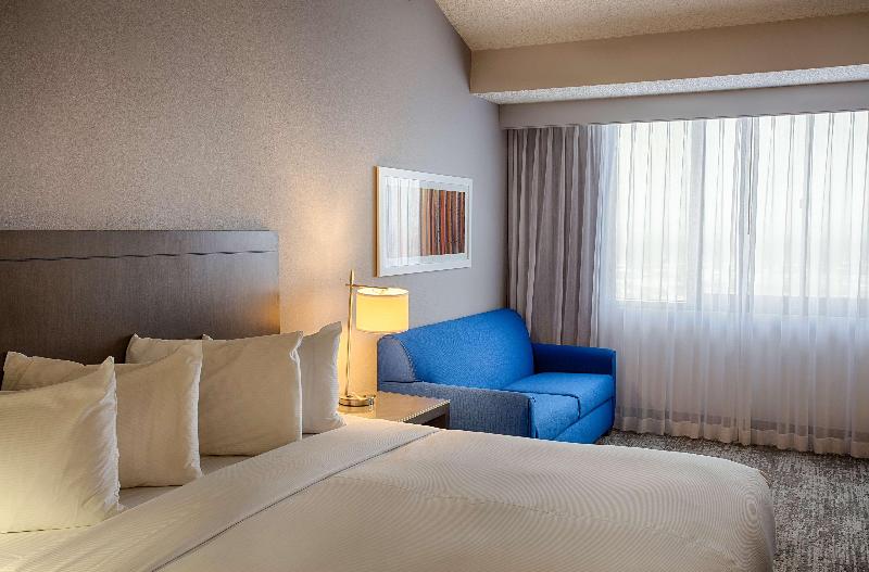 带大床的豪华间, Doubletree By Hilton Denver Westminster