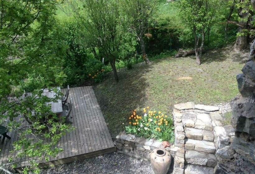 اتاق سوپریور, Le Val D'ailleurs