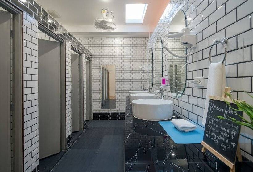 Кровать в Общей Комнате, Hanuman Vip Hostel   Sha Plus