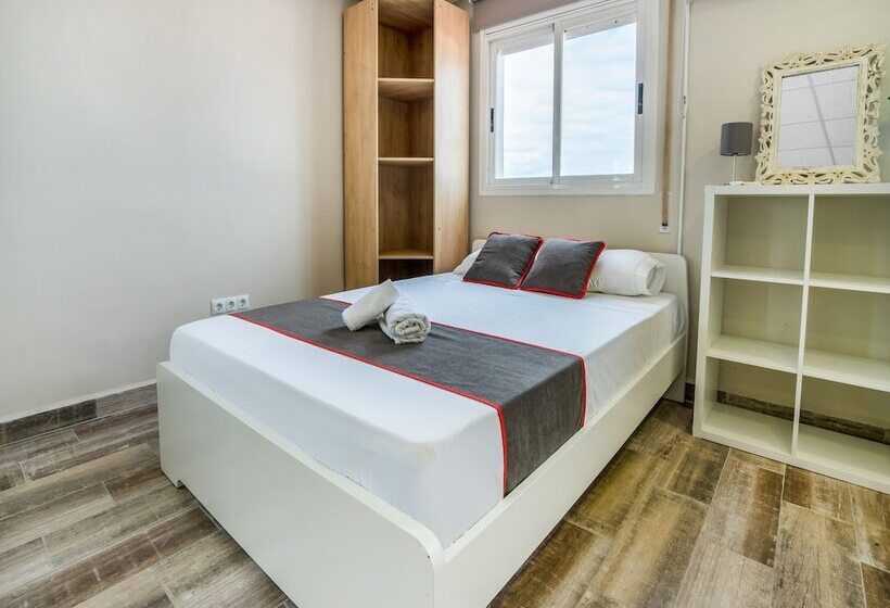 패밀리 스튜디오, Hostal Patio De La Luna