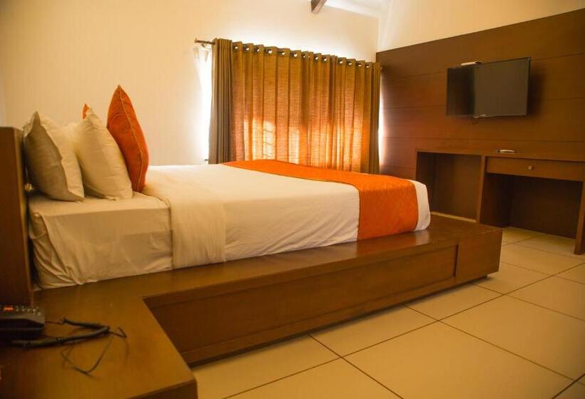 Номер Deluxe, Queens Hotel  Yellow Lake Resorts &spa  Yercaud