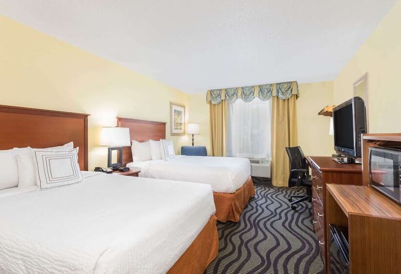 חדר סטנדרט שתי מיטות זוגיות, Baymont By Wyndham Savannah Midtown