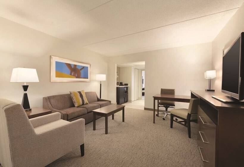 Люкс, Embassy Suites By Hilton Milwaukee Brookfield
