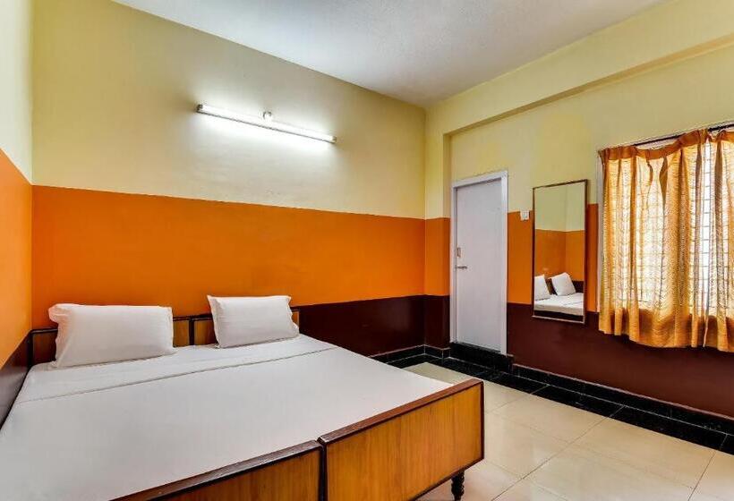 Háromágyas Standard Szoba, O Srinivasa Residency Lodge