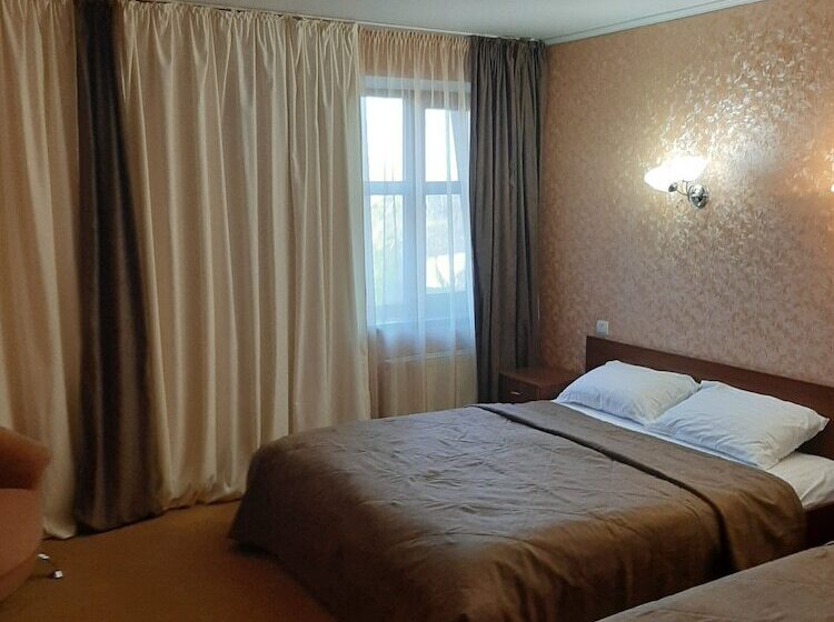 חדר משפחתי, Stara Vezha