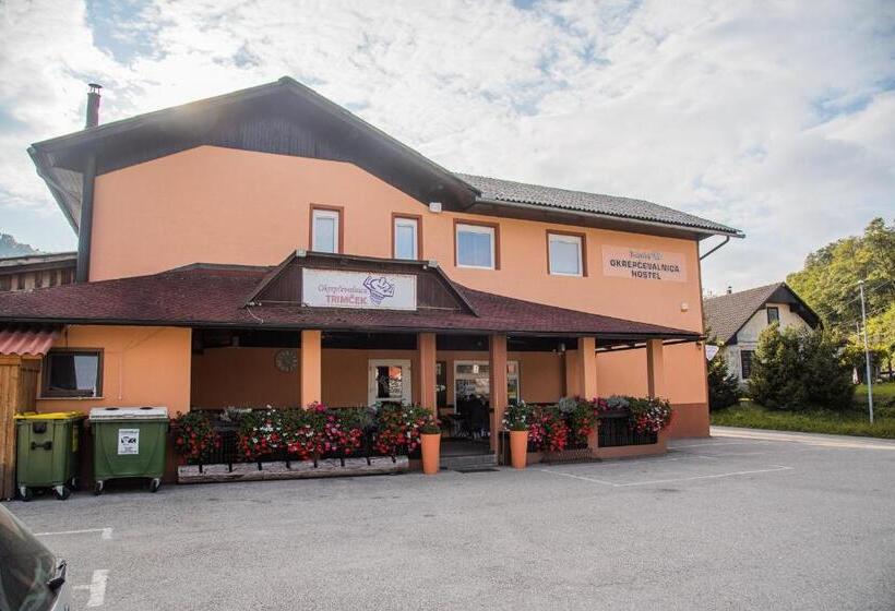 اتاق استاندارد چهارنفره با سرویس بهداشتی مشترک, Rooms At Trimček