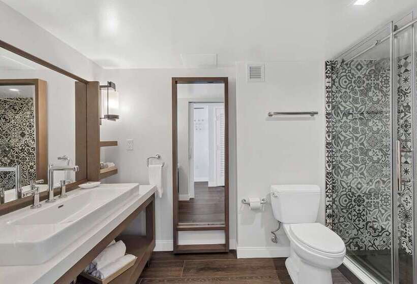 اتاق استاندارد با بالکن و چشمانداز دریا, Maren Fort Lauderdale Beach, Curio Collection By Hilton