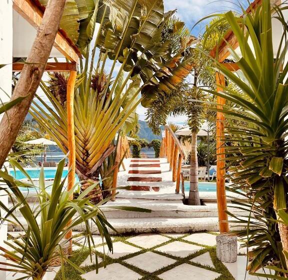 سوییت با چشم‌انداز استخر, Sababa Resort