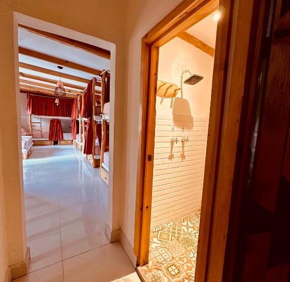 تختخواب در اتاق مشترک, Sababa Resort