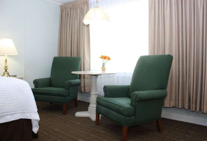 חדר אקונומי, Highbrook Motel