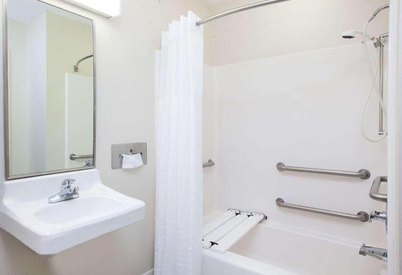 Номер Стандарт Адаптированный для Инвалидов, Days Inn By Wyndham Brewerton/ Syracuse Near Oneida Lake