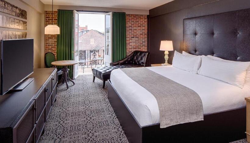 חדר דחוקס עם מיטת קינג, Holiday Inn Hotel French Quarter Chateau Lemoyne, An Ihg