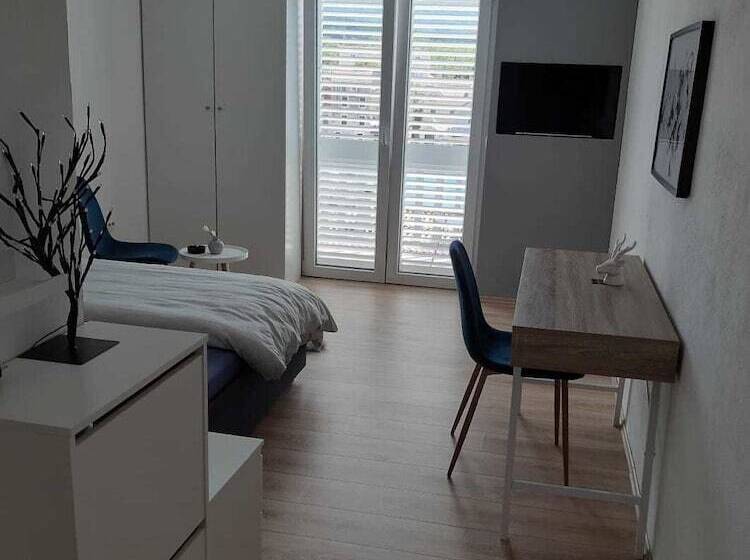 Номер Стандарт Вид на Море с Балконом, Mediteran Hvar   Modern Rooms And Restaurant, B&b