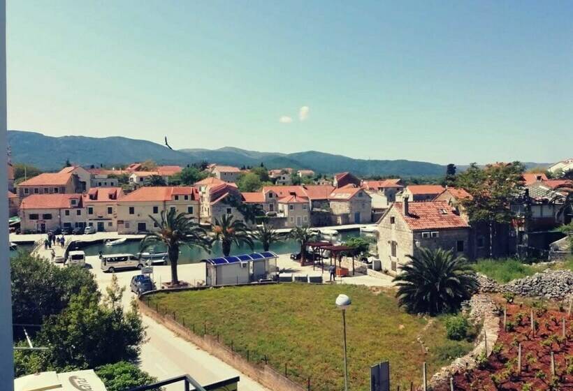 Номер Стандарт Вид на Море с Балконом, Mediteran Hvar   Modern Rooms And Restaurant, B&b