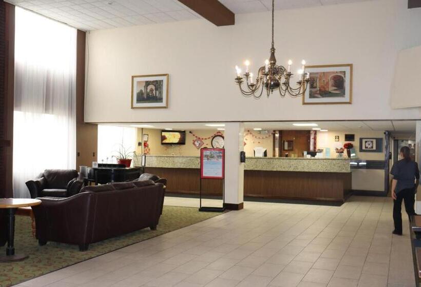 Номер Стандарт, Ramada By Wyndham Lansing Hotel & Conference Center
