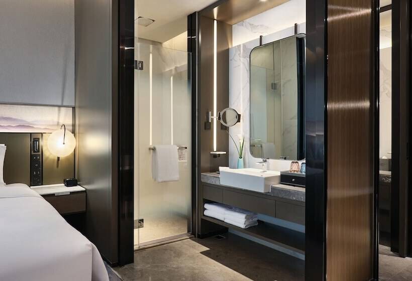 标准间带湖景, Crowne Plaza Wuhan Development Zone, An Ihg
