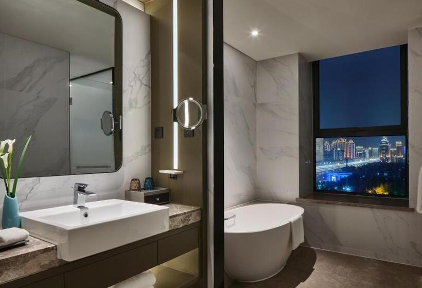 高级客房, Crowne Plaza Wuhan Development Zone, An Ihg