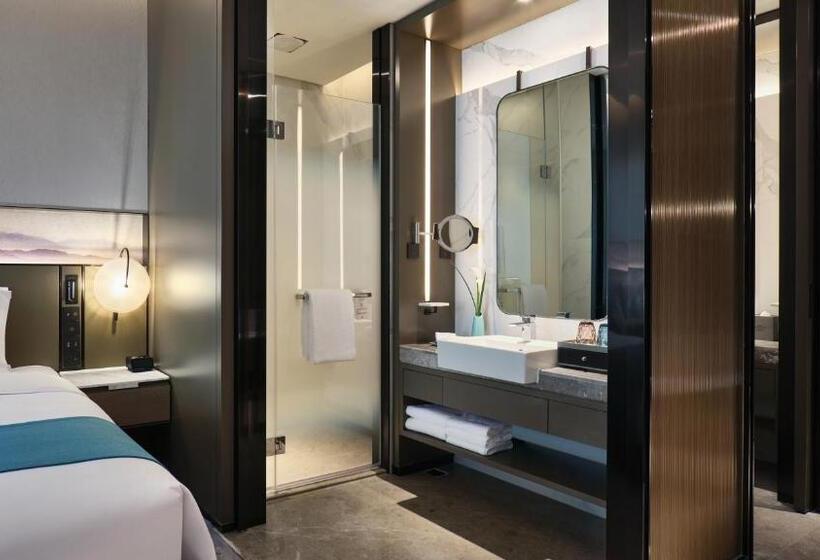 标准间带湖景, Crowne Plaza Wuhan Development Zone, An Ihg