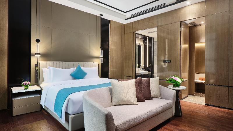 带双人大床的行政管理套房, Crowne Plaza Wuhan Development Zone, An Ihg
