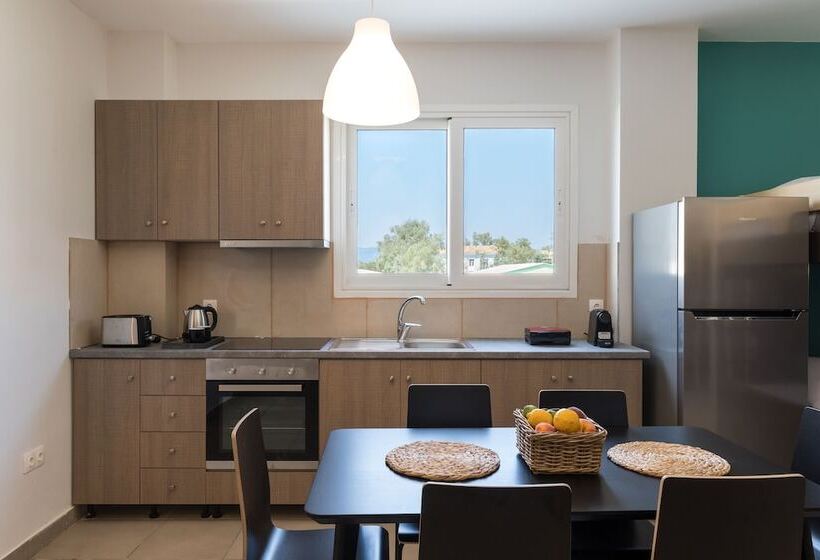 공동 객실, Local Hostel & Suites