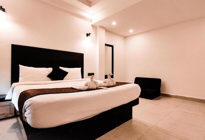带阳台的三人标准间, Vaggi S Place
