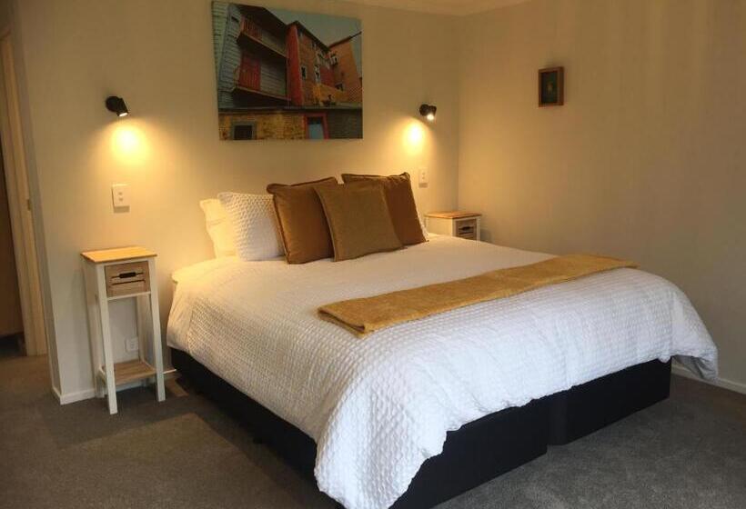 اتاق لوکس با چشم‌انداز باغ, The Garden Room At Te Anau Country Accommodation