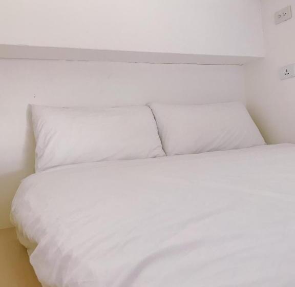 اتاق استاندارد سه تخته با سرویس بهداشتی مشترک, Plainstay Hostel