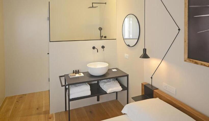 سوئیت جونیور خانوادگی, Albergo Centrale