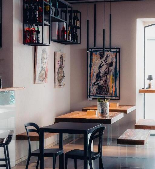اتاق سوپریور, Albergo Centrale