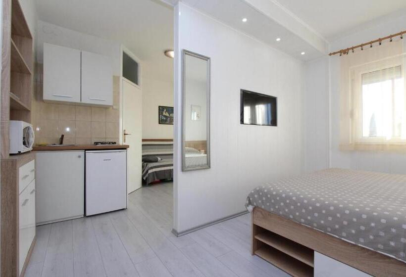 Monolocale Comfort Vista Mare, Apartments Eva