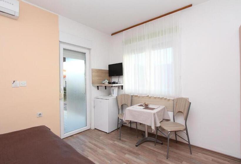 Camera Standard Vista Mare, Apartments Eva