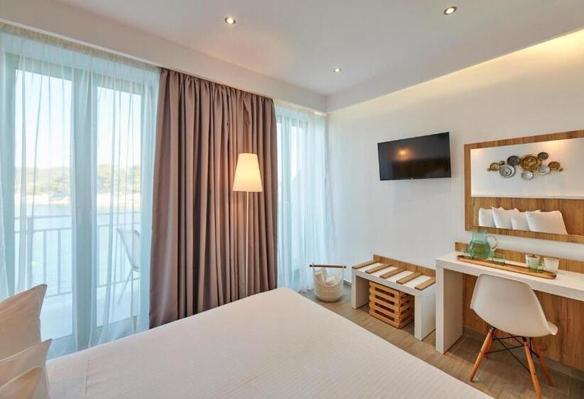 Triple Room Sea View, The Water